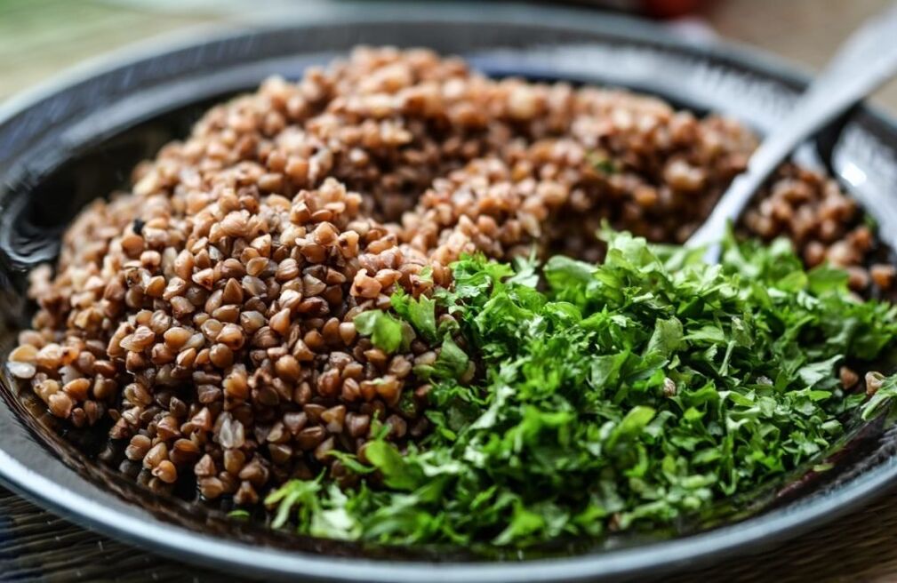 Grano saraceno con le erbe