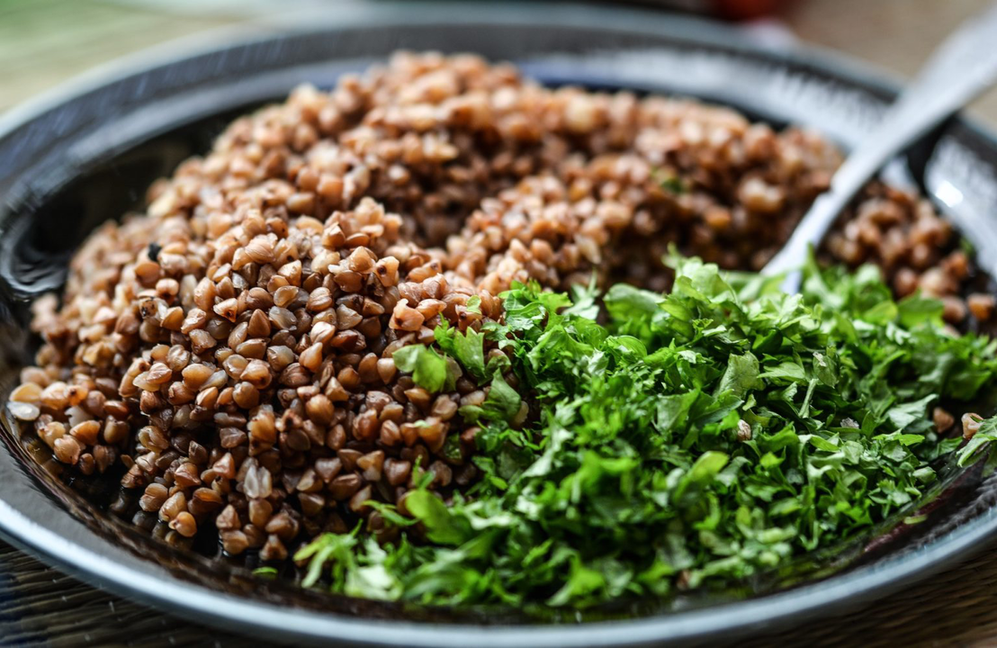 Puoi includere verdure e altri cibi sani nella tua dieta a base di grano saraceno